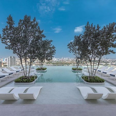 Eastin Grand Hotel Phayathai กรุงเทพมหานคร ภายนอก รูปภาพ The rooftop pool at the hotel